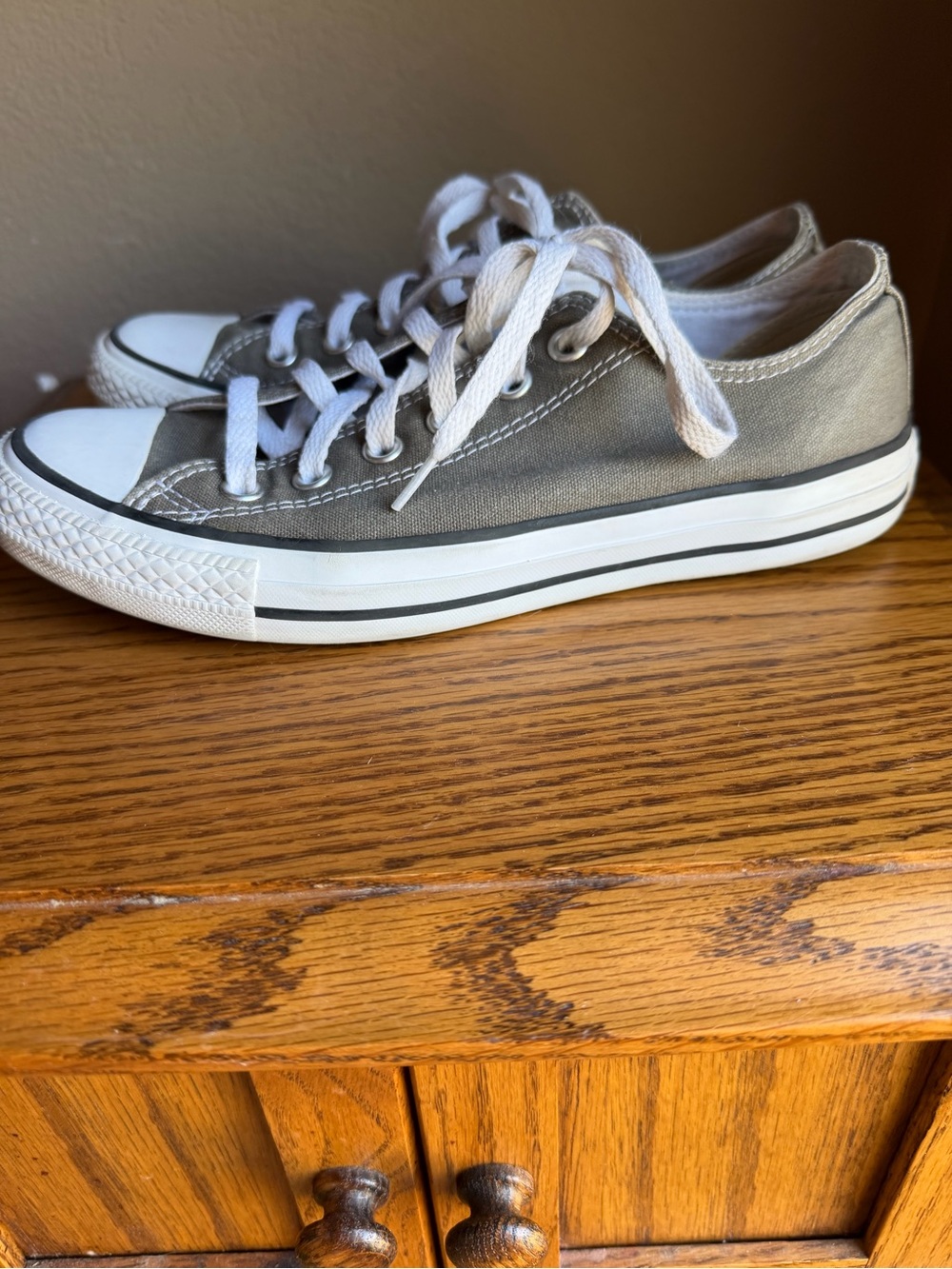 Converse Men’s Low-Top Sneakers in Gray and White